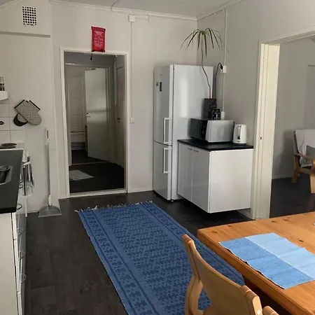 Tomujoen Kylaetalo 公寓 *